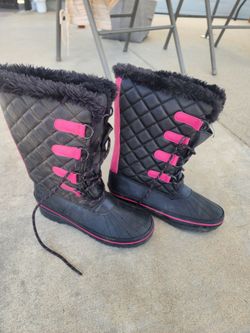 Snow boots