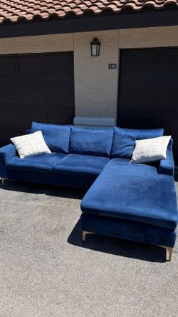 Interior Define (new $3180) Performance Plush Velvet in Great condition. sofa couch sectional