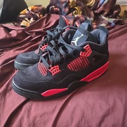 Jordan 4 Retro Red Thunders Size 10.5