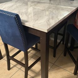 Table With 4 Chairs 