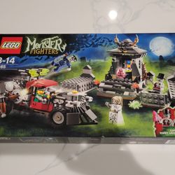 LEGO Monster Fighters: The Zombies (9465) Brand New 