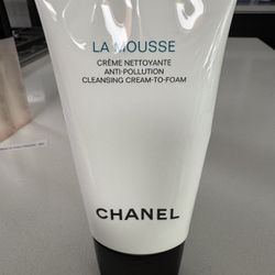 Chanel La Mousse Cleansing Cream To Foam