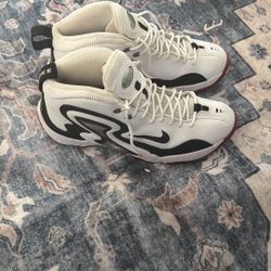 Nike zoom Hawk Flight White, Black