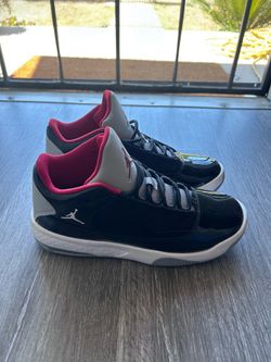 Jordan Max Aura 2 Youth Basketball Shoes