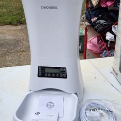 Dogness Automated Pet Feeder 9 Liter - White