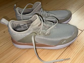 Womens shoes size 6