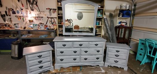 Dresser set with 2 nightstands
