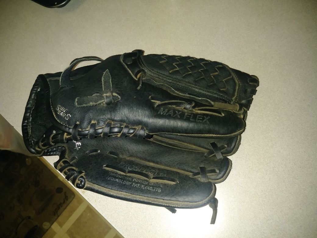 Nice baseball glove well taken care of, and oiled. $20