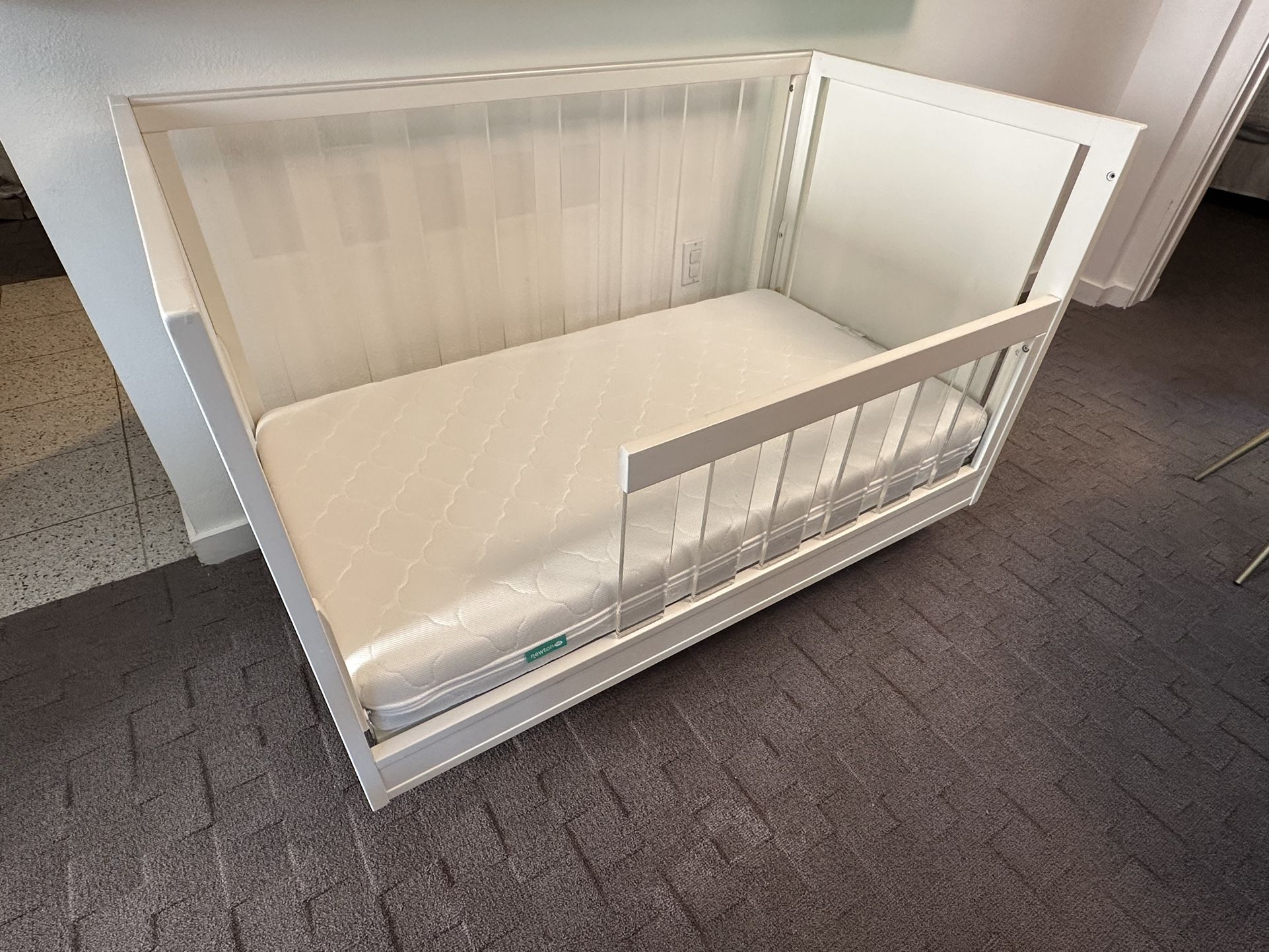 Sloan Acrylic Convertible Crib, Conversion kit And Matress