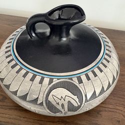 Navajo signed pottery