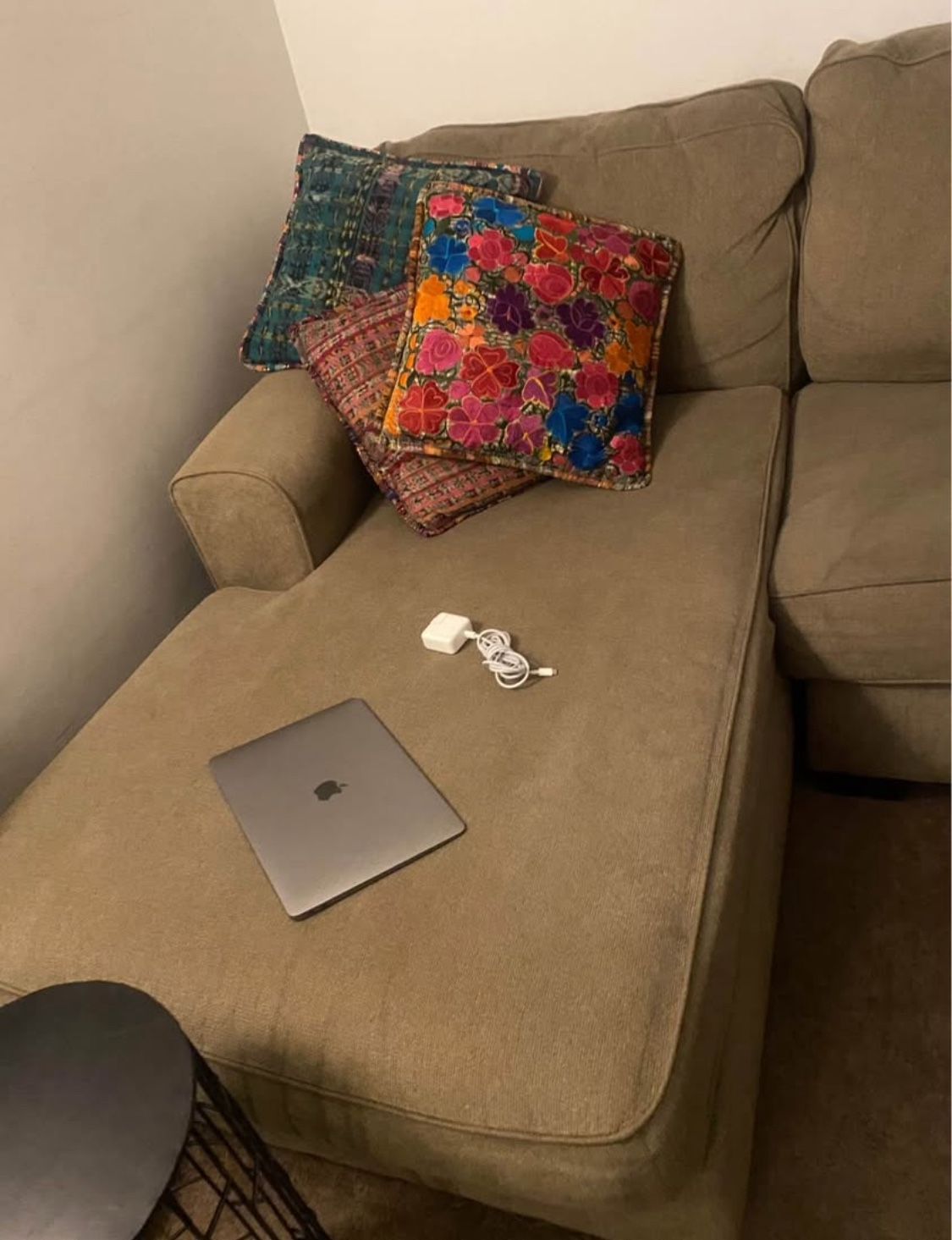 Sectional Sofa 🛋️ Beige Clean. 
