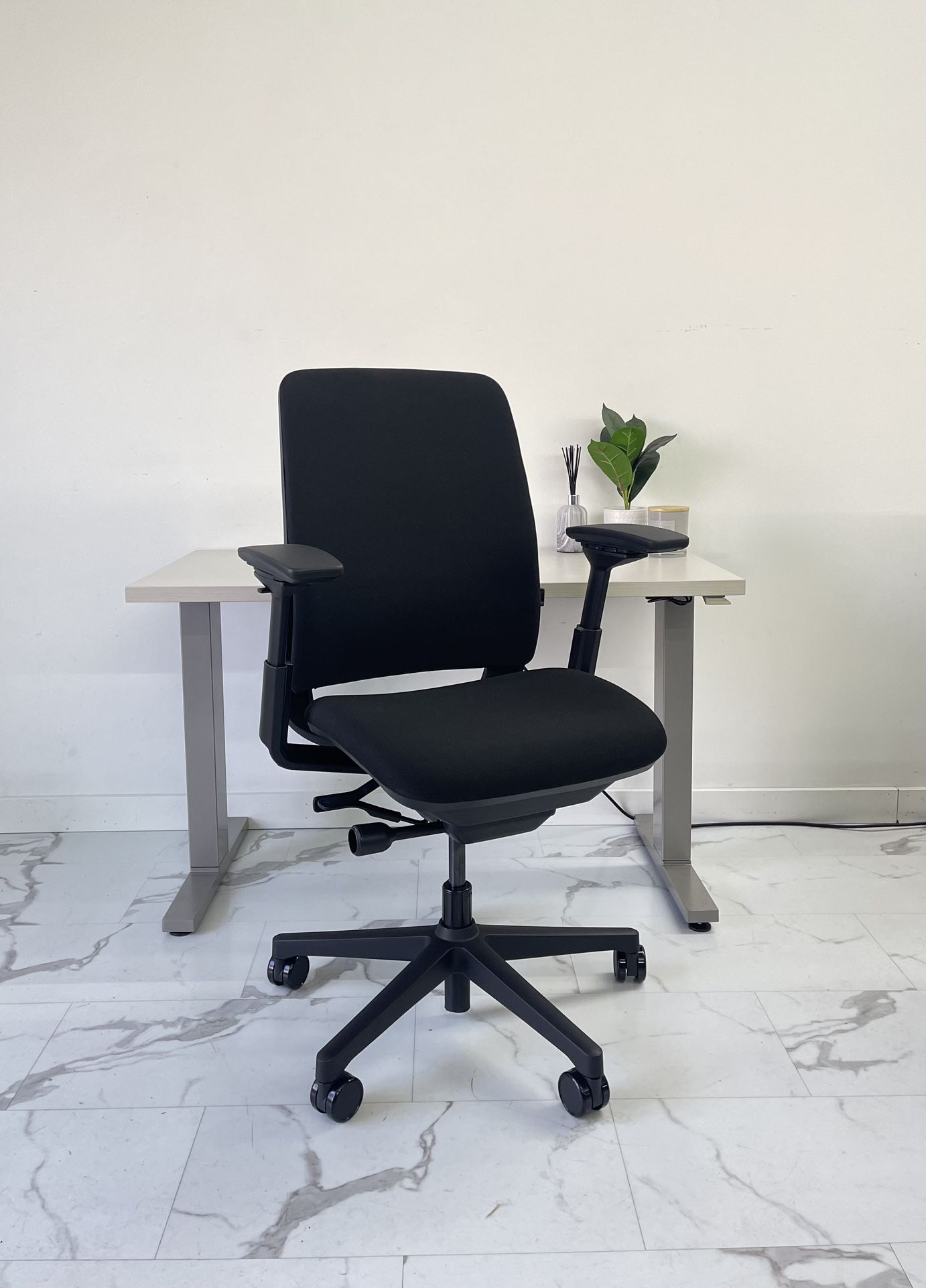 STEELCASE AMIA CHAIR IN LIKE NEW CONDITION 2017 VERSION !!! DELIVERY AVAILABLE 🚚🚚🚚