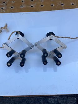 Handle to carry plywood boards