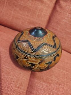 Hand-Carved Decorative Gourd Box with Lid