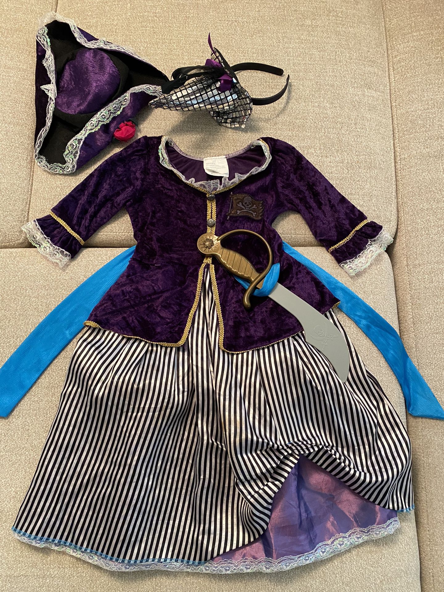 Pirate 🏴‍☠️ Halloween costume size 4-6 years