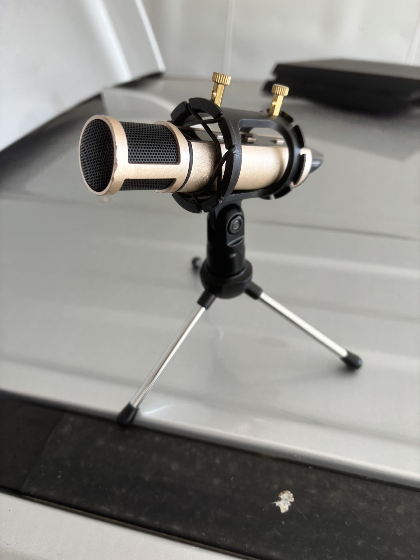 Podcast Microphone W/ Tripod