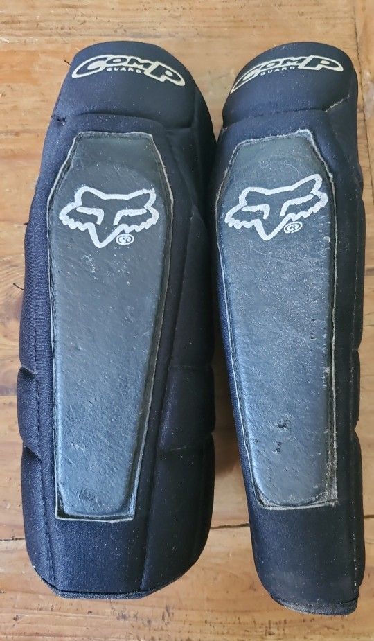 SHIFT AND FOX KNEE SHIN MOTOCROSS PROTECTIVE GEAR