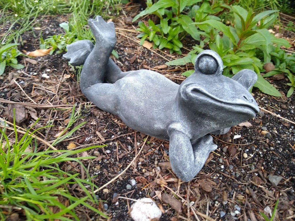 Sassy Frog Concrete Garden Statue