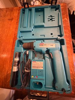 Makita 6095D 9.6V Drill Driver with Battery and mulit-charger