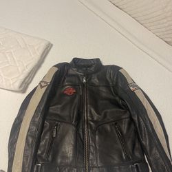 HARLEY DAVIDSON LEATHER JACKET, GLOVES AND GLASSES SET