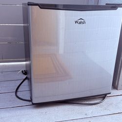 Walsh personal refrigerator