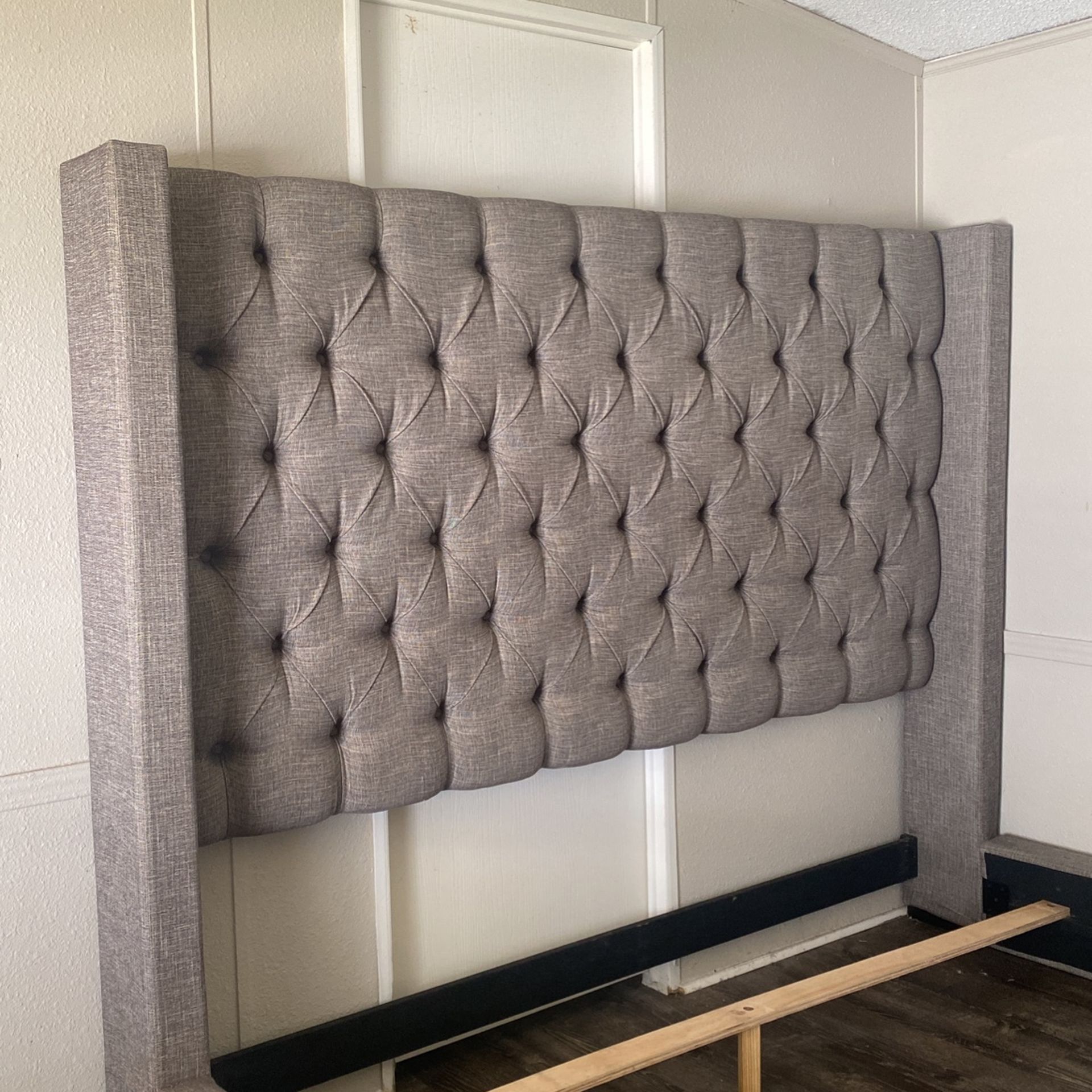 Ashley Furniture “Sorinella King Upholstered Bed, Gray”
