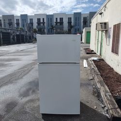 GE REFRIGERATOR 