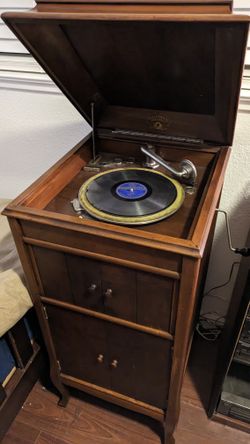 Columbia Granfonola Phonograph