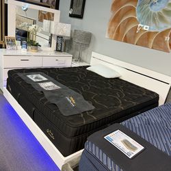 Modern L.E.D bedroom set! ❤️🎉✅ easy financing.