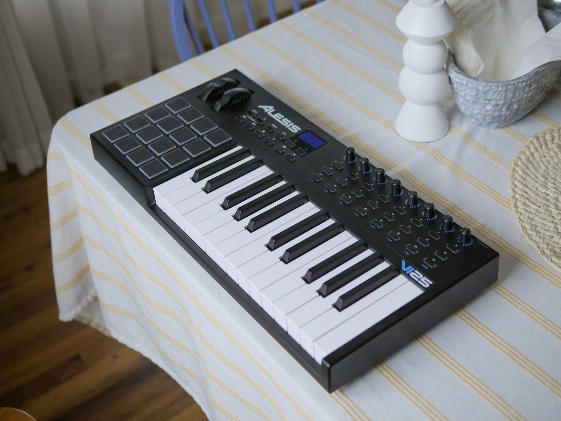 Alesis VI 25-key MIDI Controller keyboard