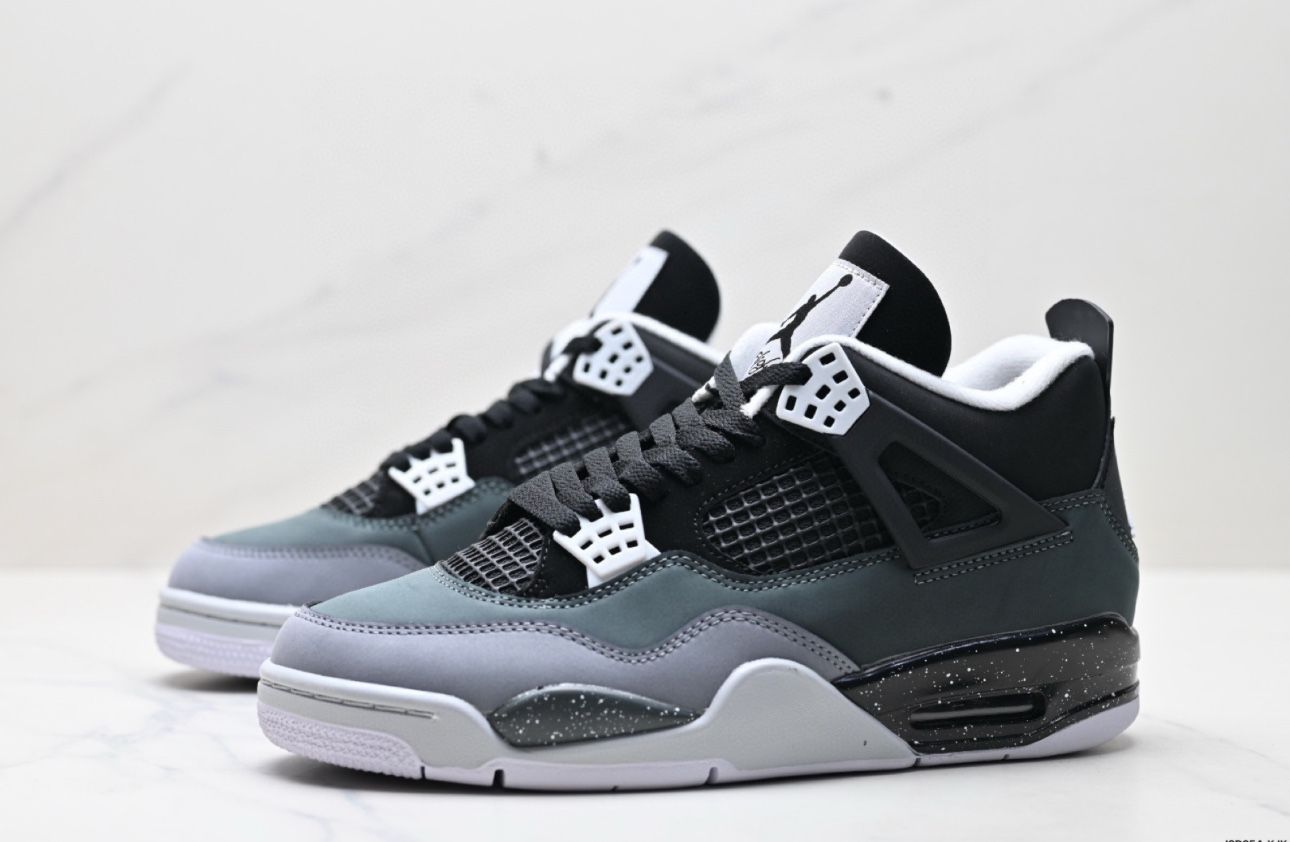 Jordan 4 Retro Oreo trainers in black and white #sneakerhead