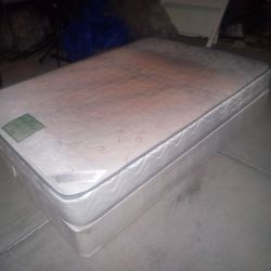 Nice Comfortable Quality Full-size Mattress and Box spring (no metal bed frame)