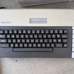 Atari 800XL retro gaming computer complete with monitor drives and software. 