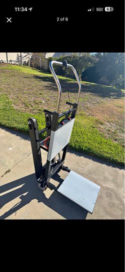 Electric stair climbing dolly