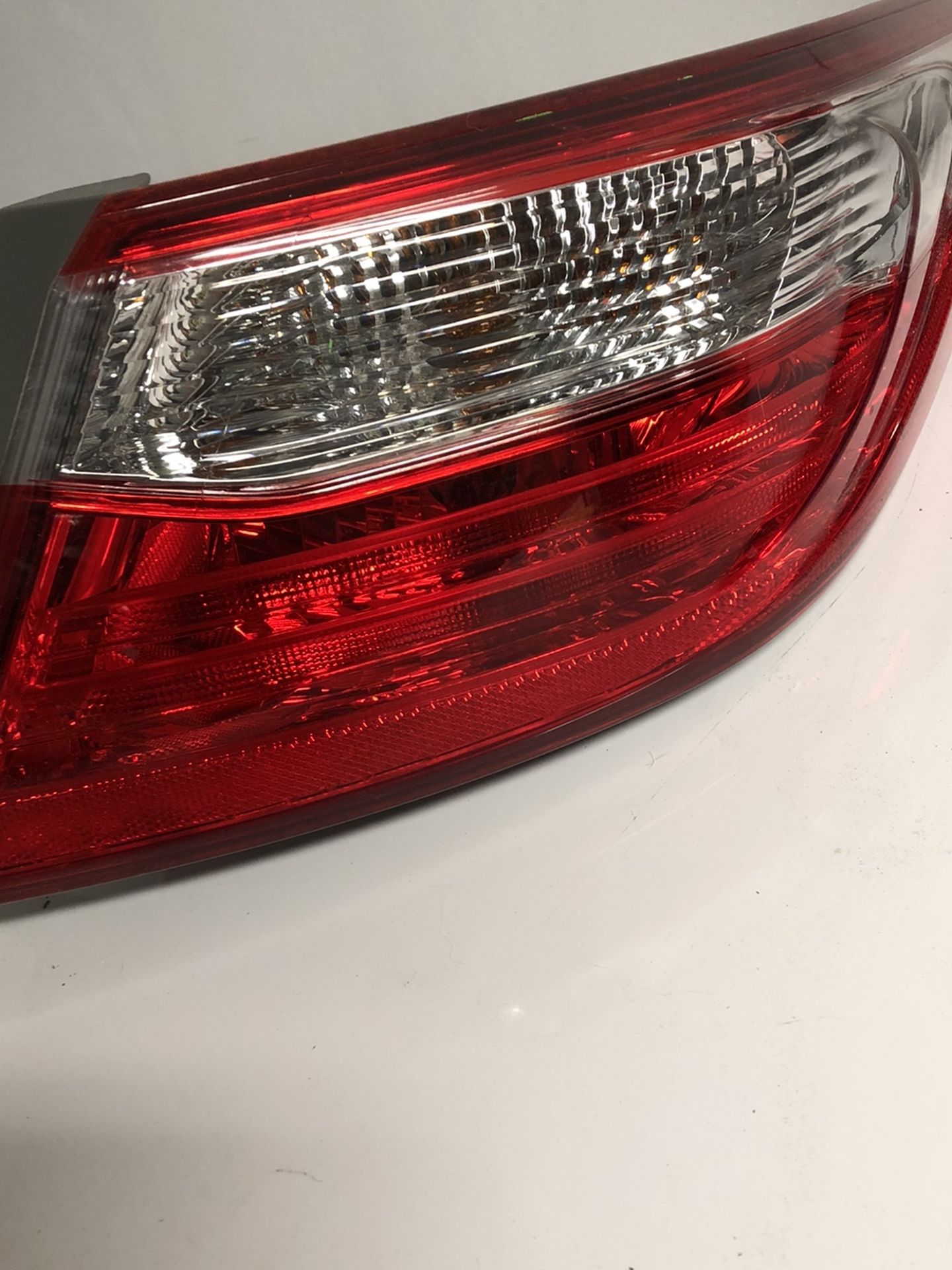 15-17 Toyota Camry Right Tail Light 