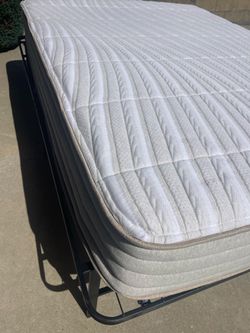 Luxury Organic Latex Hybrid Queen Mattress – Like New