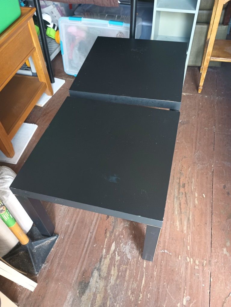 Set Of Two Wood Black Side Tables In Good Condition