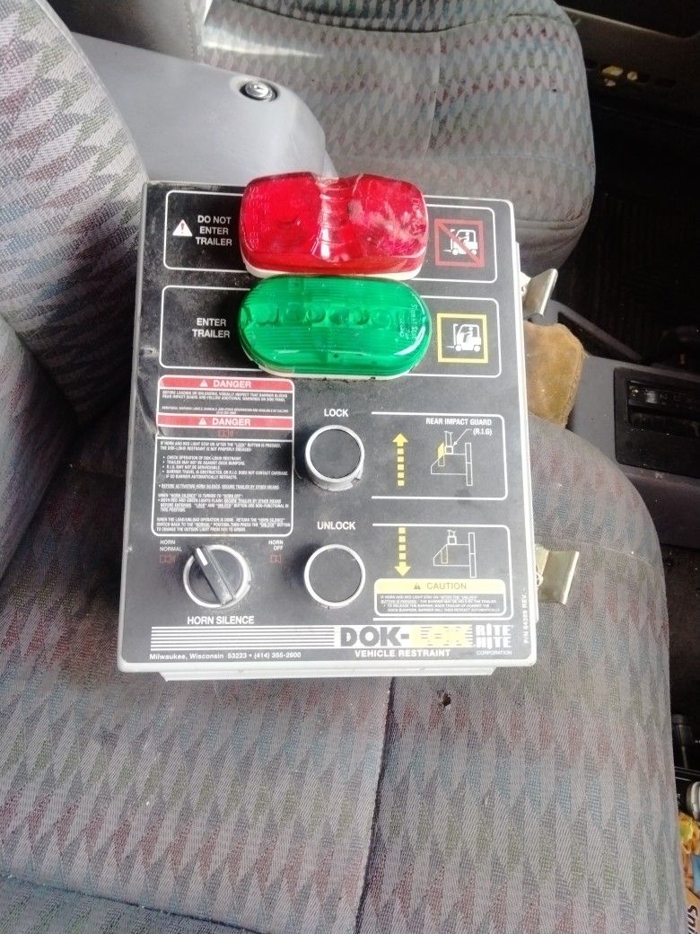 Dok Lok Vehicle Restraint System Control Panel
