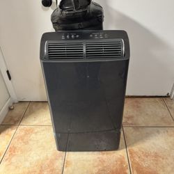 Midea 12000 BTU/h Portable Air Conditioner with Remote