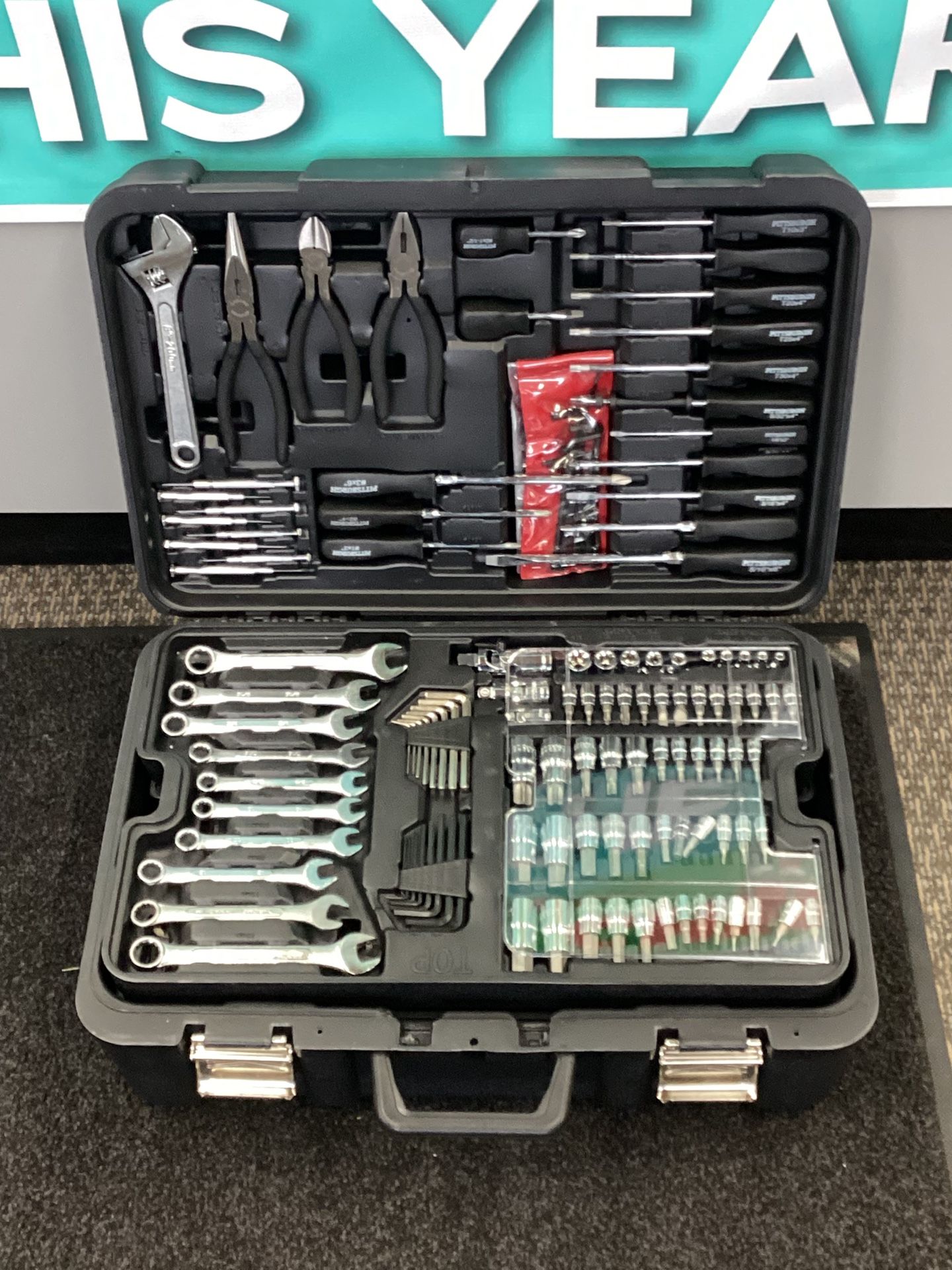 Pittsburgh Professional 300 Piece Tool Kit
