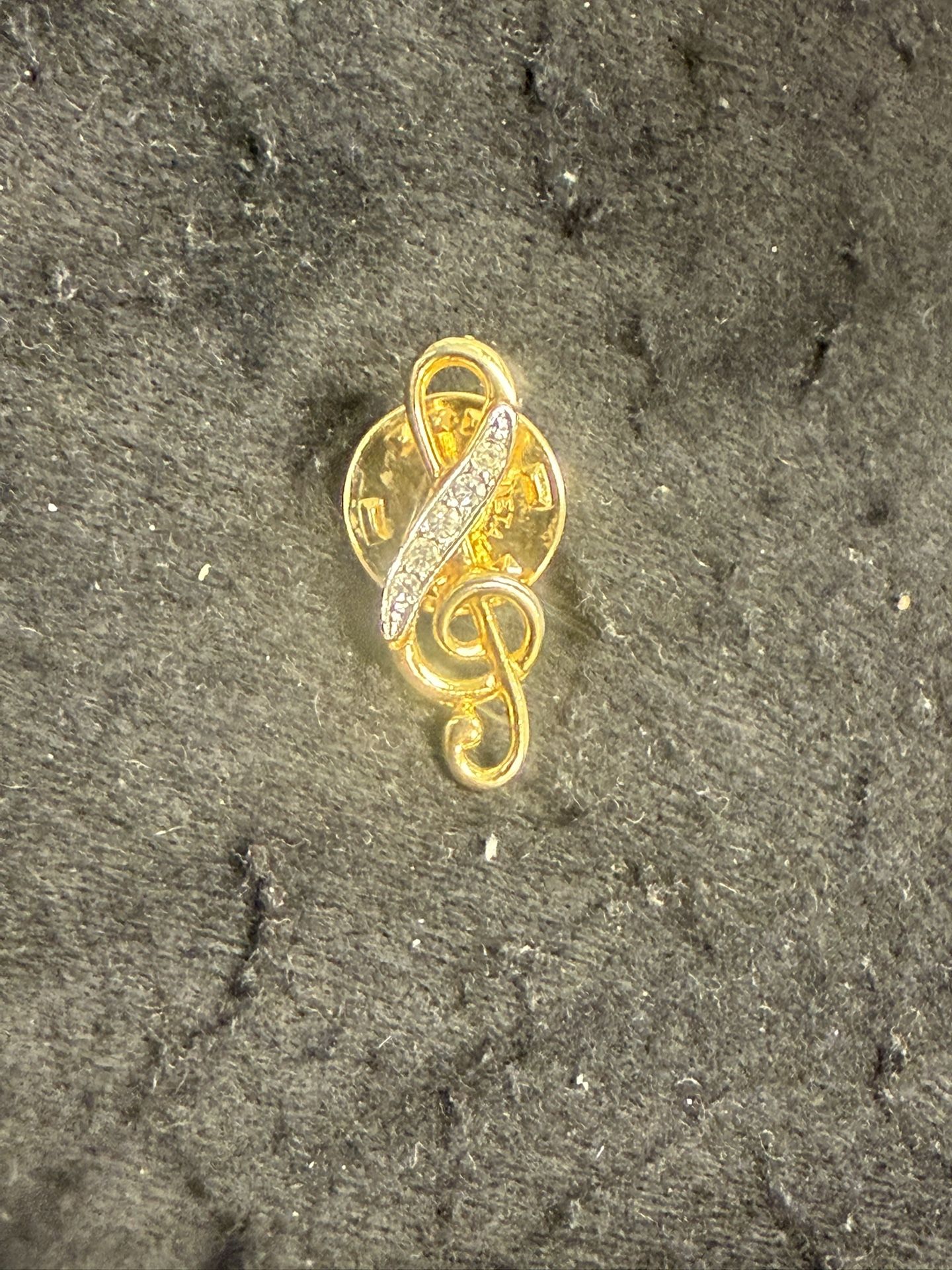 Musical note Lapelle with sparkly rocks