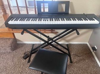Yamaha P-143 Piano