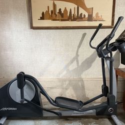 Life Fitness X3 Commercial Grade Eliptical $1895 MSRP