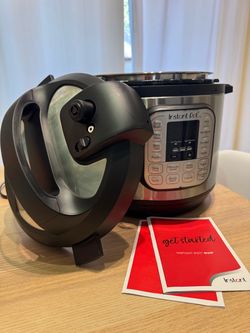 Instant pot DUO 80V5 -8 quarters , Excellent Condition