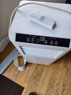 Portable air conditioner 8000 BTUs cold air $160 obo works Great!