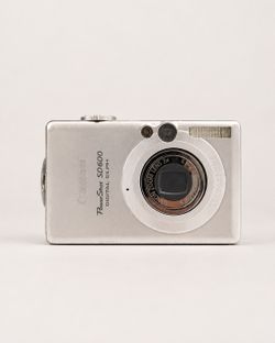 Canon PowerShot SD600 Digital ELPH pocket digital camera