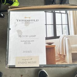 Threshold floor Lamp