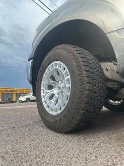 18x9 XM Rines Y Llantas 275/65/18 AT