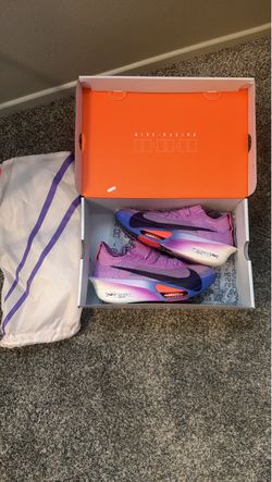 NIKE Race Shoe Size 8.5