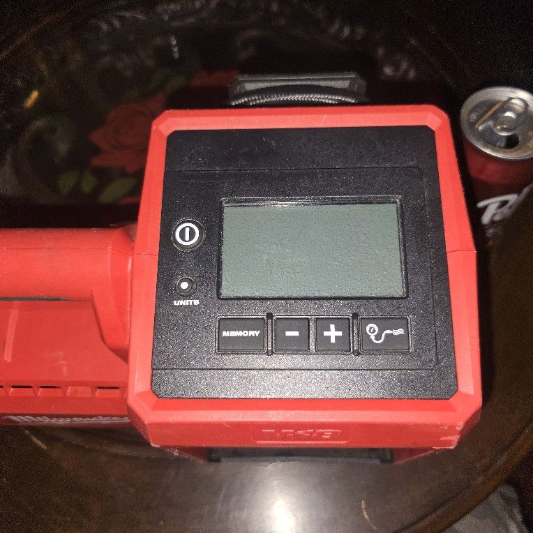 Milwaukee Portable Digital Air Compressor 18v